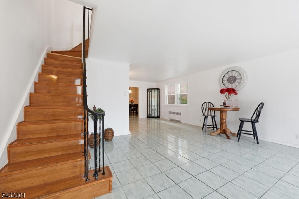 136 W 56Th St, Bayonne City, NJ 07002