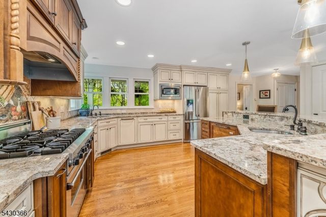 612 Woodglen Rd, Lebanon Twp., NJ 08826