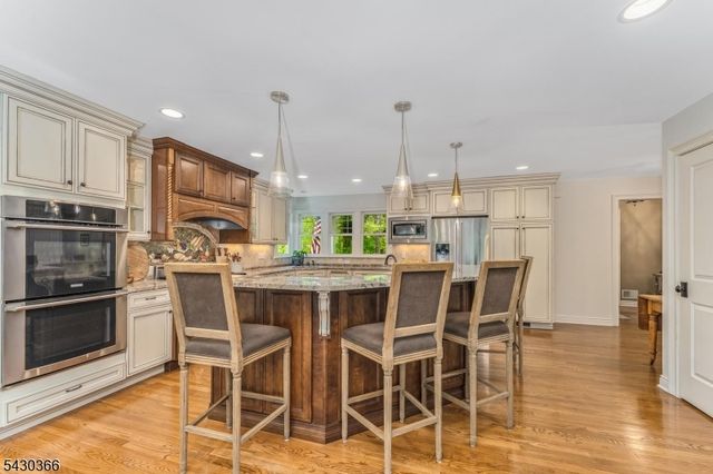 612 Woodglen Rd, Lebanon Twp., NJ 08826