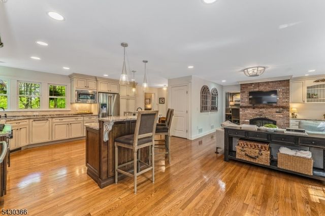 612 Woodglen Rd, Lebanon Twp., NJ 08826