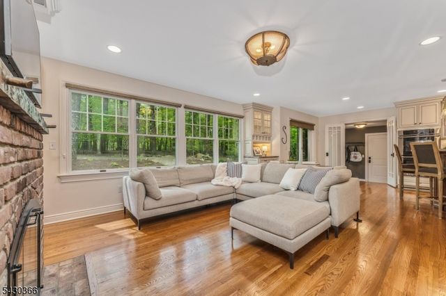 612 Woodglen Rd, Lebanon Twp., NJ 08826