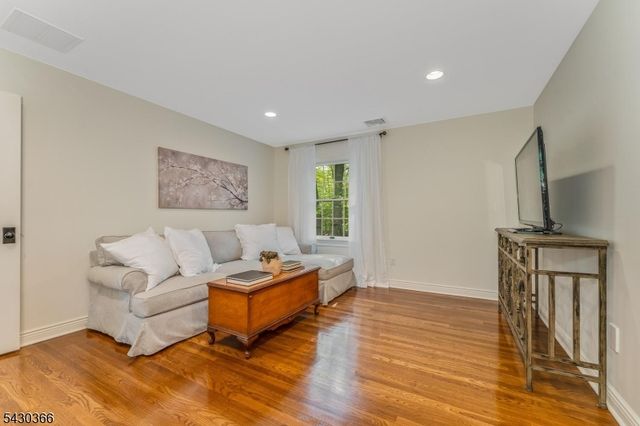 612 Woodglen Rd, Lebanon Twp., NJ 08826