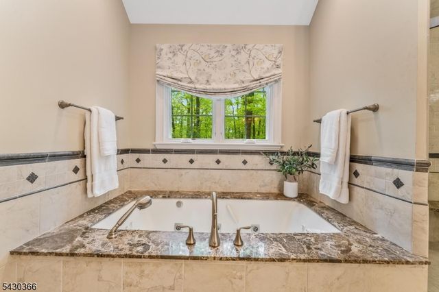 612 Woodglen Rd, Lebanon Twp., NJ 08826