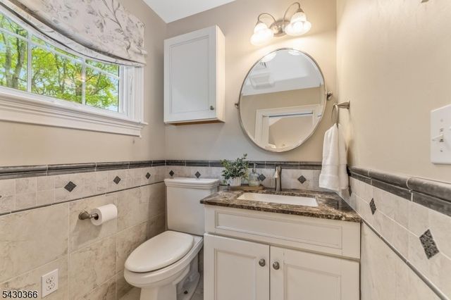 612 Woodglen Rd, Lebanon Twp., NJ 08826