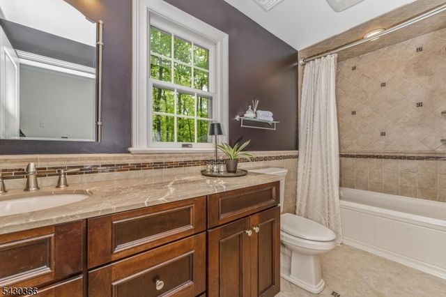 612 Woodglen Rd, Lebanon Twp., NJ 08826