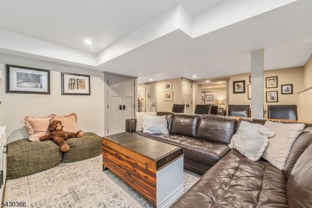612 Woodglen Rd, Lebanon Twp., NJ 08826