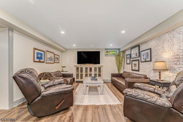 612 Woodglen Rd, Lebanon Twp., NJ 08826