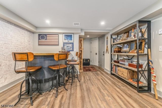612 Woodglen Rd, Lebanon Twp., NJ 08826