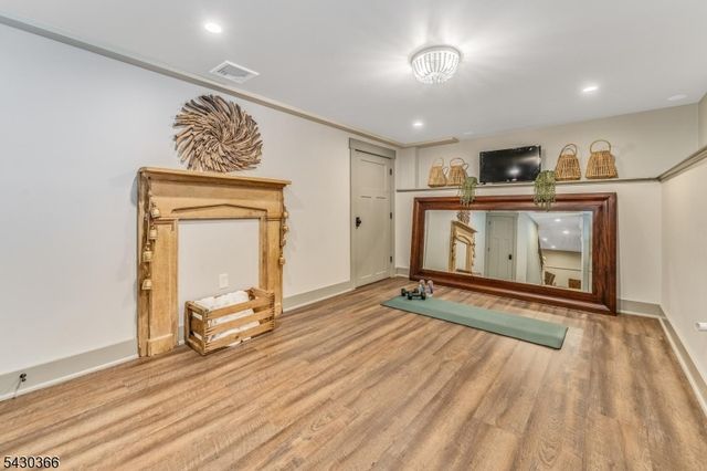 612 Woodglen Rd, Lebanon Twp., NJ 08826