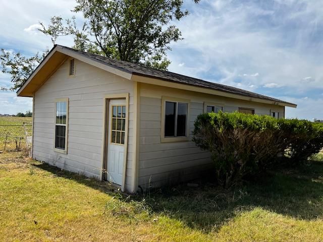 1204 E Lake DR, Taylor, TX 76574