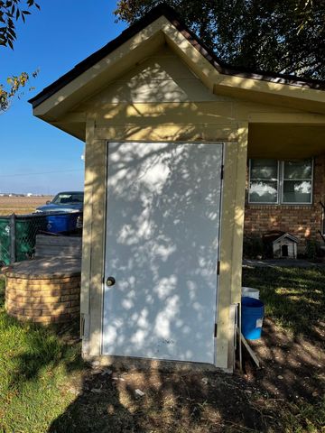 1204 E Lake DR, Taylor, TX 76574