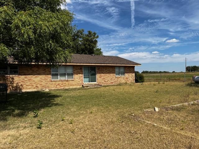 1204 E Lake DR, Taylor, TX 76574