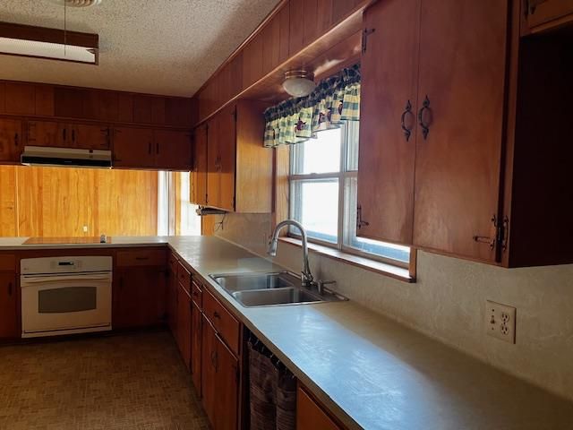 1204 E Lake DR, Taylor, TX 76574