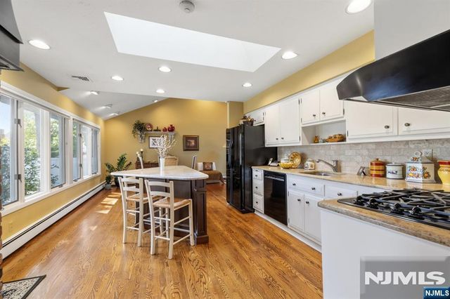 11 Merritt Drive, Oradell, NJ 07649