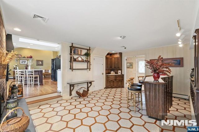 11 Merritt Drive, Oradell, NJ 07649