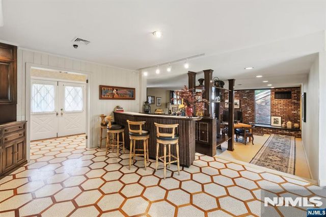 11 Merritt Drive, Oradell, NJ 07649