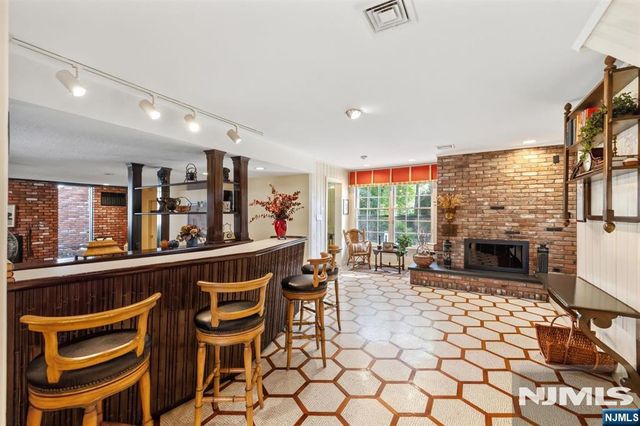 11 Merritt Drive, Oradell, NJ 07649