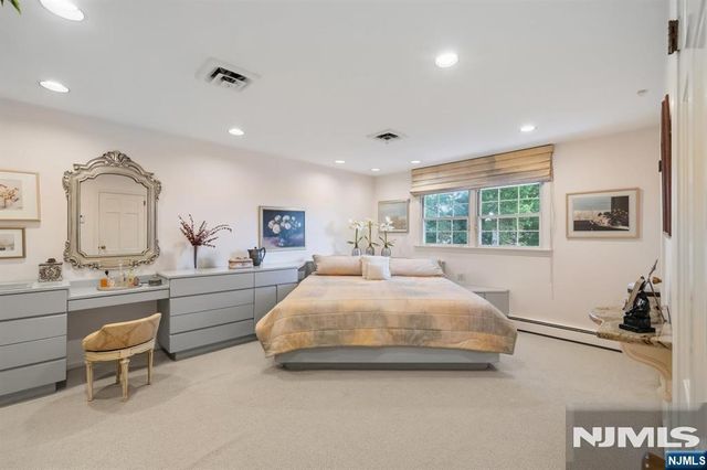 11 Merritt Drive, Oradell, NJ 07649