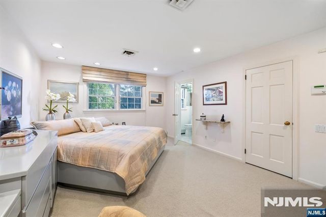 11 Merritt Drive, Oradell, NJ 07649