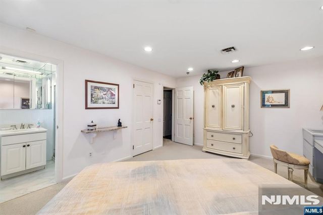 11 Merritt Drive, Oradell, NJ 07649