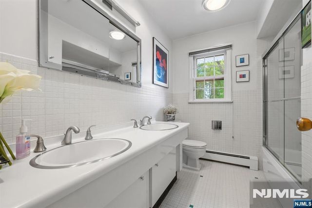 11 Merritt Drive, Oradell, NJ 07649