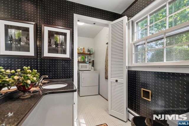 11 Merritt Drive, Oradell, NJ 07649