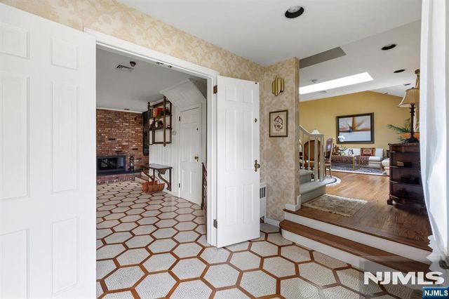 11 Merritt Drive, Oradell, NJ 07649