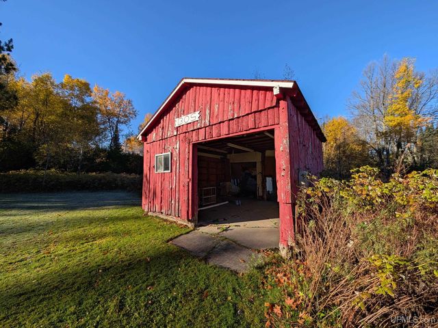 127 Panick Road, Iron River, MI 49935