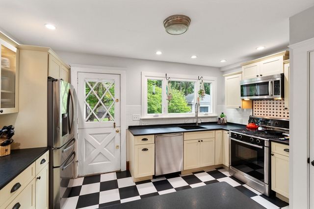 11 Pitcher Ave 11, Medford, MA 02155