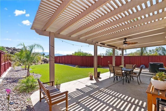 212 Hoch Way, Hemet, CA 92545