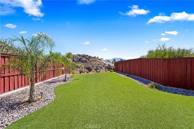 212 Hoch Way, Hemet, CA 92545