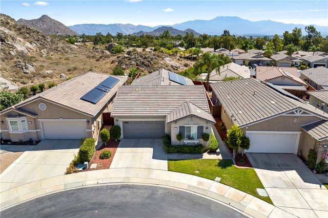 212 Hoch Way, Hemet, CA 92545