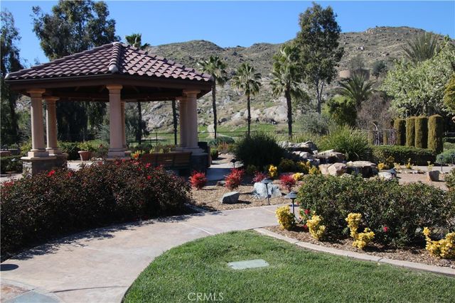 212 Hoch Way, Hemet, CA 92545