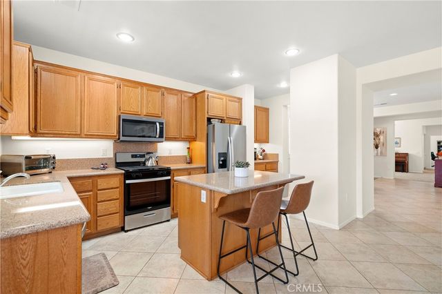 212 Hoch Way, Hemet, CA 92545