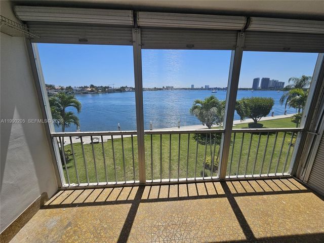 3020 Marcos Dr S310, Aventura, FL 33160