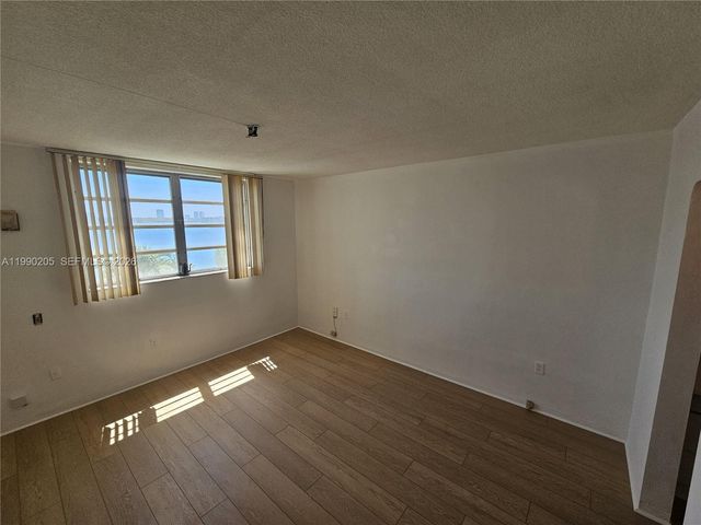 3020 Marcos Dr S310, Aventura, FL 33160