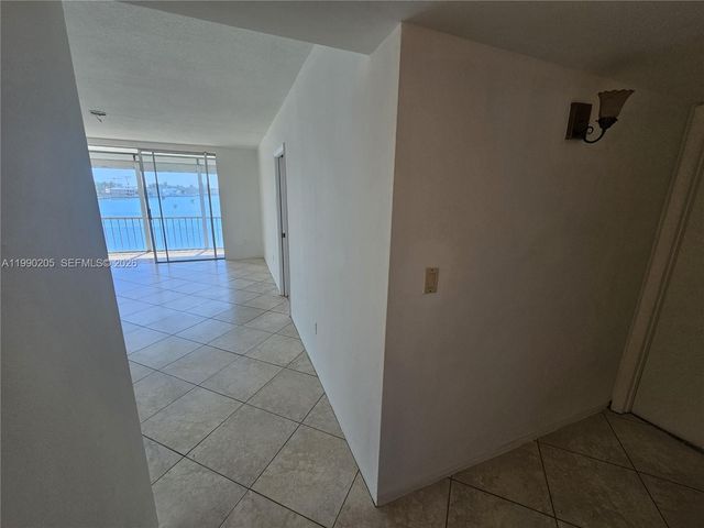 3020 Marcos Dr S310, Aventura, FL 33160