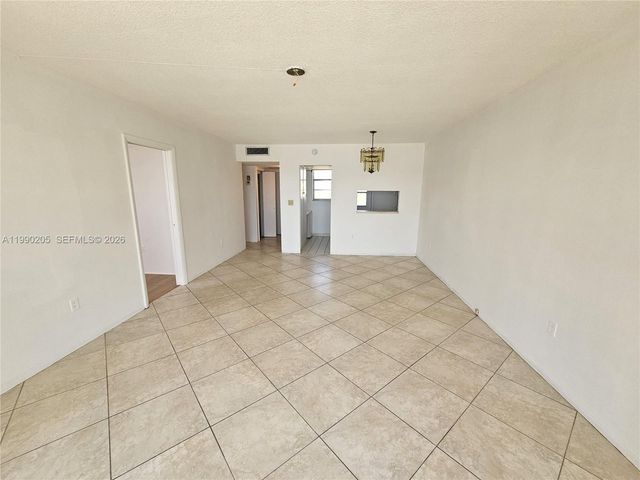 3020 Marcos Dr S310, Aventura, FL 33160