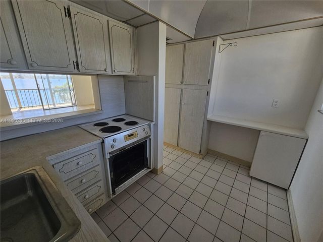 3020 Marcos Dr S310, Aventura, FL 33160