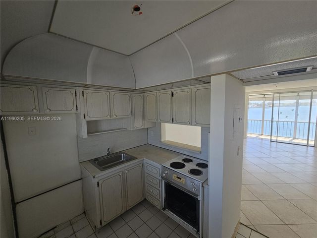 3020 Marcos Dr S310, Aventura, FL 33160