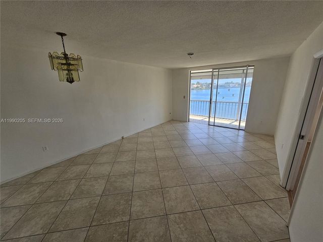 3020 Marcos Dr S310, Aventura, FL 33160