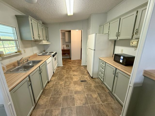 212 Man Hall Rd, Dothan, AL 36305