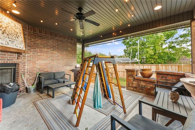 1706 NE Chaucer Street, Bentonville, AR 72712
