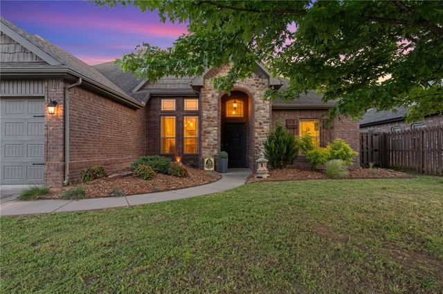 1706 NE Chaucer Street, Bentonville, AR 72712