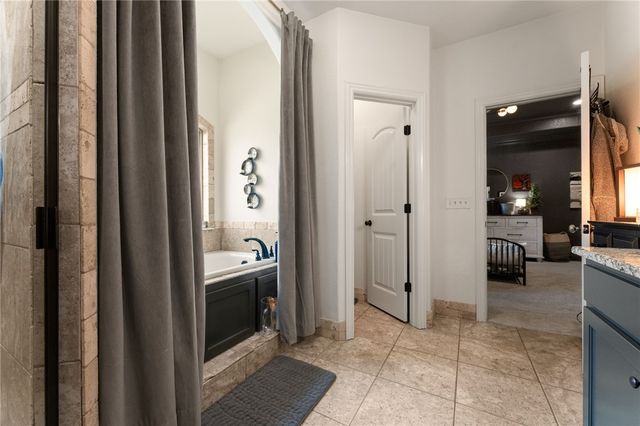 1706 NE Chaucer Street, Bentonville, AR 72712