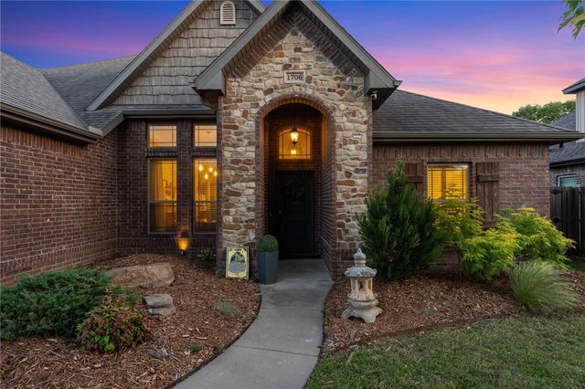 1706 NE Chaucer Street, Bentonville, AR 72712
