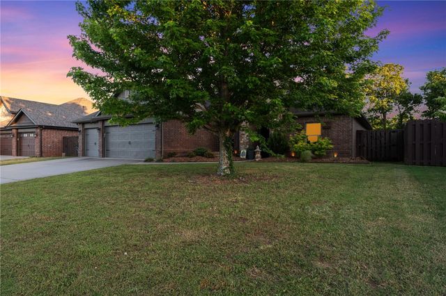 1706 NE Chaucer Street, Bentonville, AR 72712