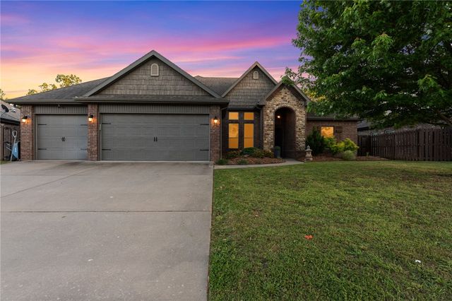 1706 NE Chaucer Street, Bentonville, AR 72712