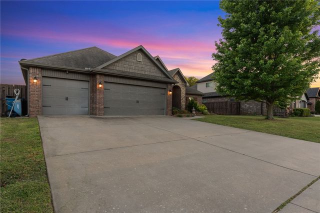 1706 NE Chaucer Street, Bentonville, AR 72712