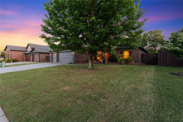 1706 NE Chaucer Street, Bentonville, AR 72712